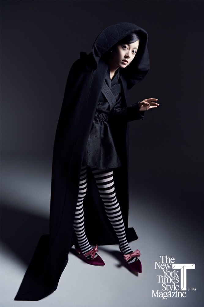 清纯妹妹赵今麦挑战暗黑风,两条黑粗眼线画出了眼窝