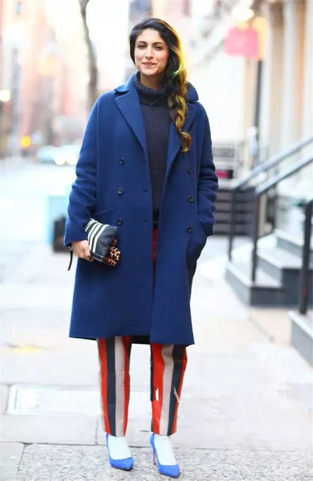 身高155的女生穿衣少任性,这4件大衣好看但不适合你,显矮没气质