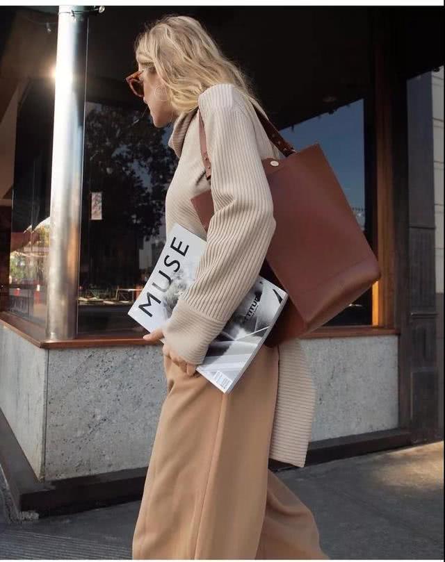 秋冬必备的驼色系穿搭，记住这些穿搭细节，简单中有高级感