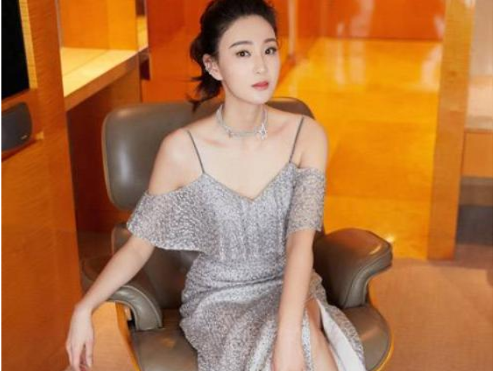 她与吴京搭档一炮而红，脱下军装美到犯规，才明白谢楠的担心