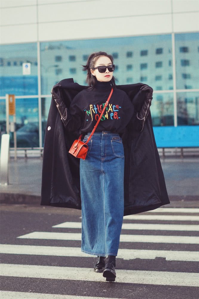 大衣搭配半身裙成今年冬天最火搭配!明星潮人们早穿上了