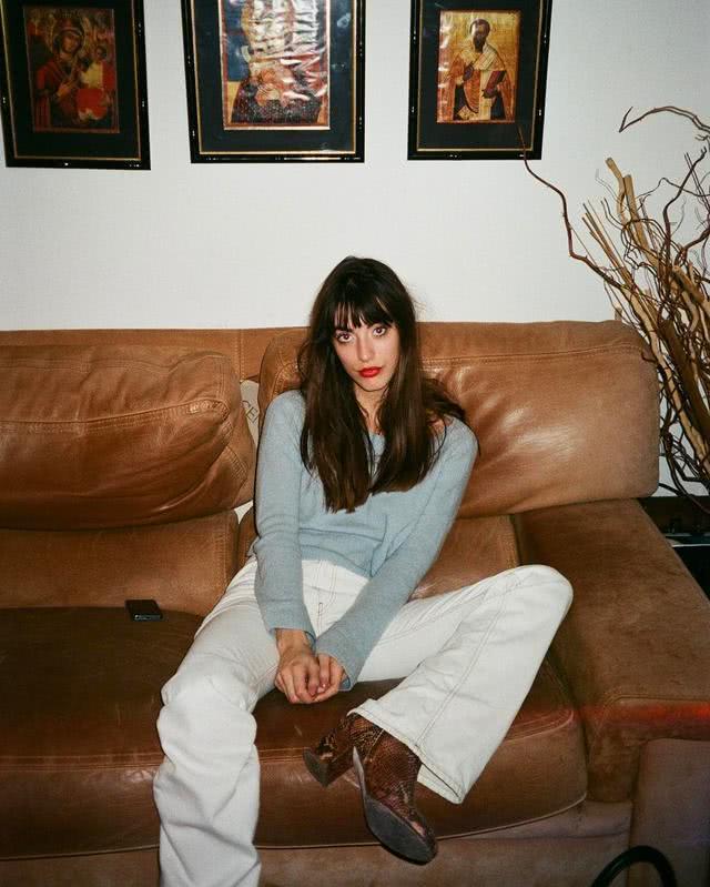 30岁轻熟女该怎么穿？简约风穿出小性感，凸显精致中的女人味