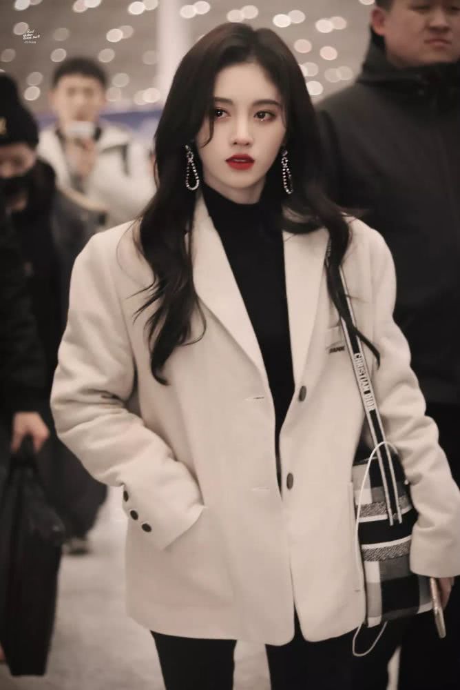 被称“四千年”美女的她到底做了什么,颜值又飙升一大截?