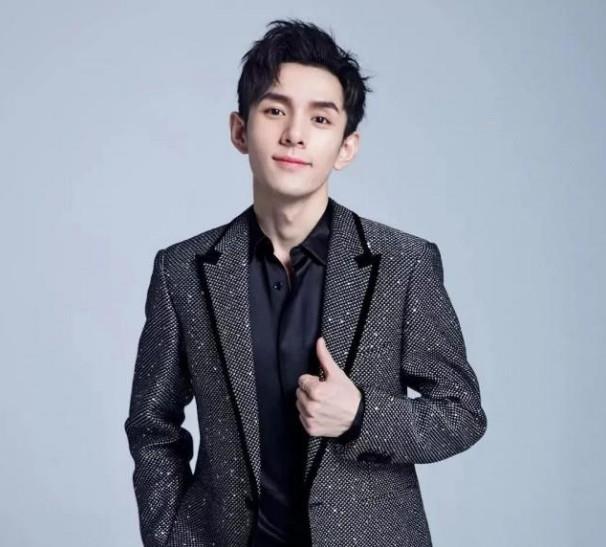 一个让女人又爱又恨的男人,天不怕地不怕,就怕李佳琦的OMG!