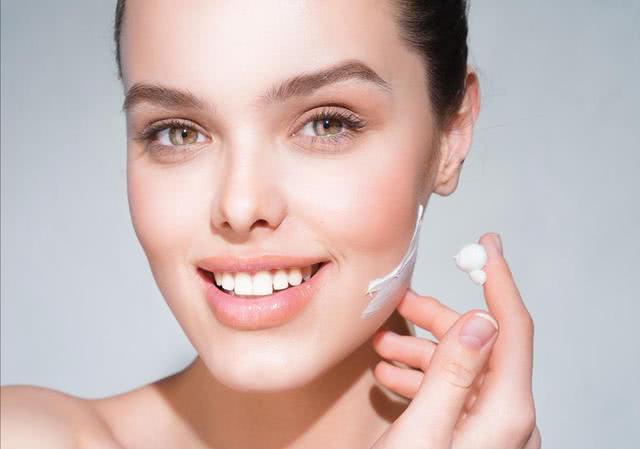 洗完脸后做这3件事，吸收效果翻10倍不止，养成“牛奶肌”很简单