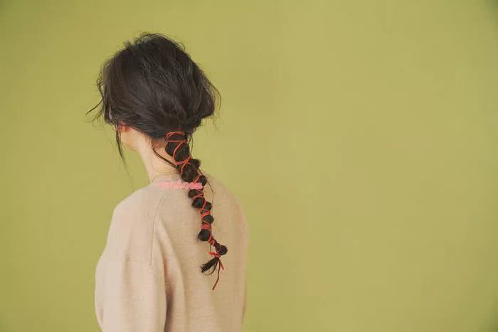 针织衫穿得不如别人好看？可能是发型的问题