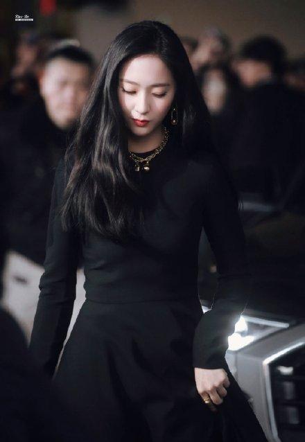 郑秀晶绝美搭配，确定不来看看吗？到底怎么样穿搭才能和她一样？