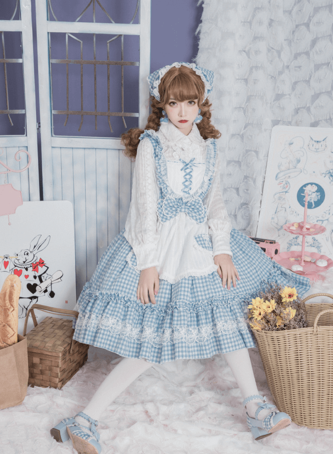 当汉服和洛丽塔裙撑搭配在一起，很是美貌的新式穿法，袍子爱了