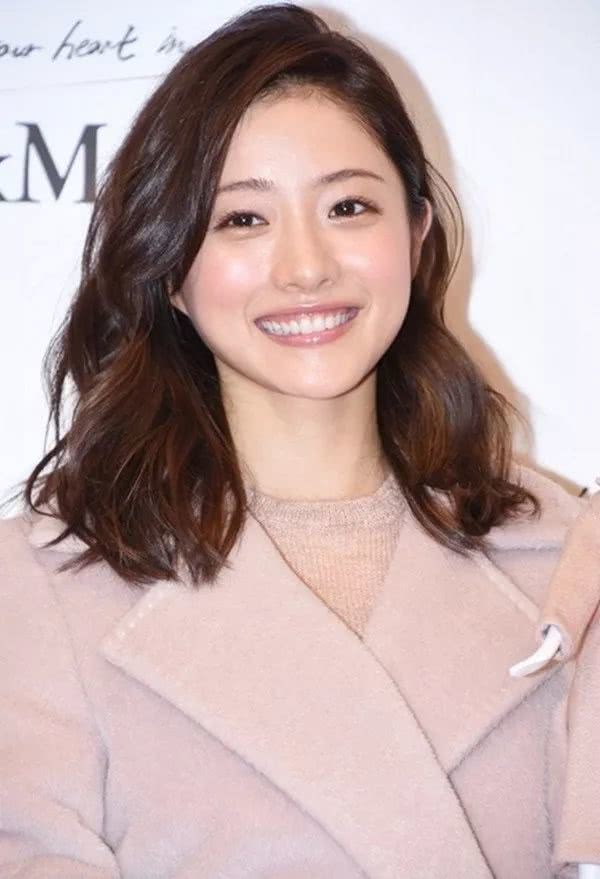 让JENNIE、允儿都迷恋的神仙发型，气质显脸小！谁剪谁好看！