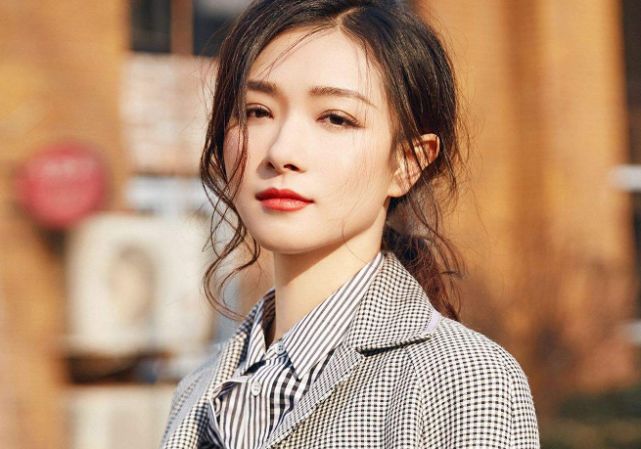 她是娱乐圈最干净女星,因拒绝潜规则被导演封杀,如今凭实力走红