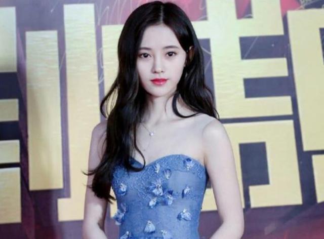 鞠婧祎身材到底有多Bug?看她穿3分裤,网友:谁能不稀罕肉乎的