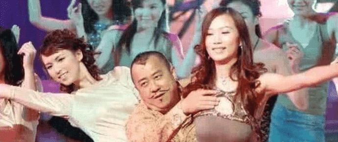 总有男演员趁机揩油,曾志伟都算收敛的,你看看吴秀波有多过分!
