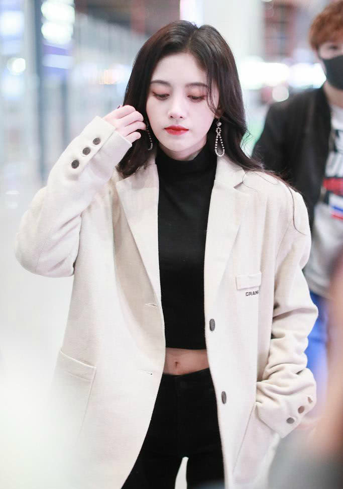 “4000年美女”鞠婧祎，原来美在这里