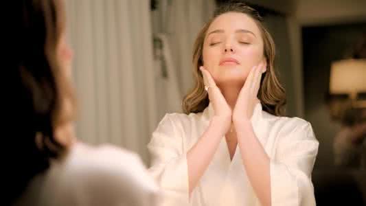 洗完脸后做这3件事，吸收效果翻10倍不止，养成“牛奶肌”很简单