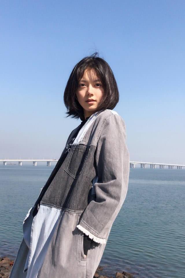 辛芷蕾的发型不要再剪了，现在流行“初恋头”，时髦可爱很高级