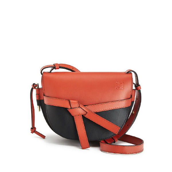LOEWE最新Gate手袋，盛大秋色的碰撞之美