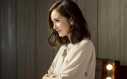 杨幂眼光“毒辣”，又成功签约一艺人，95后素颜堪比赵丽颖当年