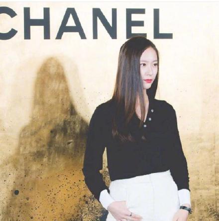 郑秀晶绝美搭配，确定不来看看吗？到底怎么样穿搭才能和她一样？