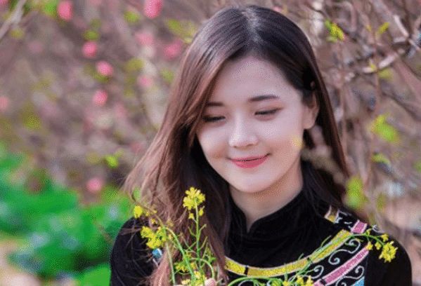 丈夫将妻子照片发网上意外走红, 如今家庭收入翻番