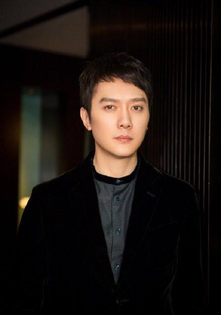 黄晓明冯绍峰双方相续辟谣,仍遭网友调侃油腻,两人老婆均躺枪