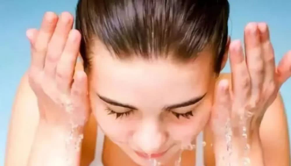 难怪皮肤一直不好,原来水乳得这样用