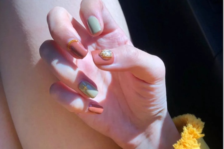 1568775300301351.jpg 秋天流行的五种美甲款式图片,新型法式的图案造型