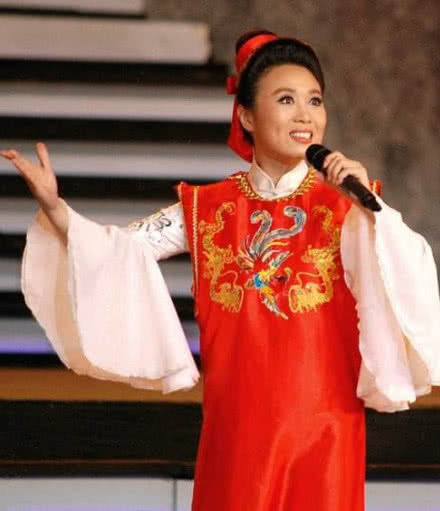 27岁娶大自己15岁妻子，甚至得不到双方父母的支持，婚后相爱如初