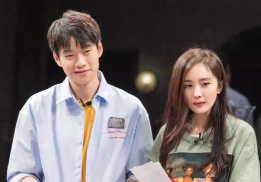 杨幂和魏大勋再撒糖,发同款照片还不够,一句文案甜到爆炸!