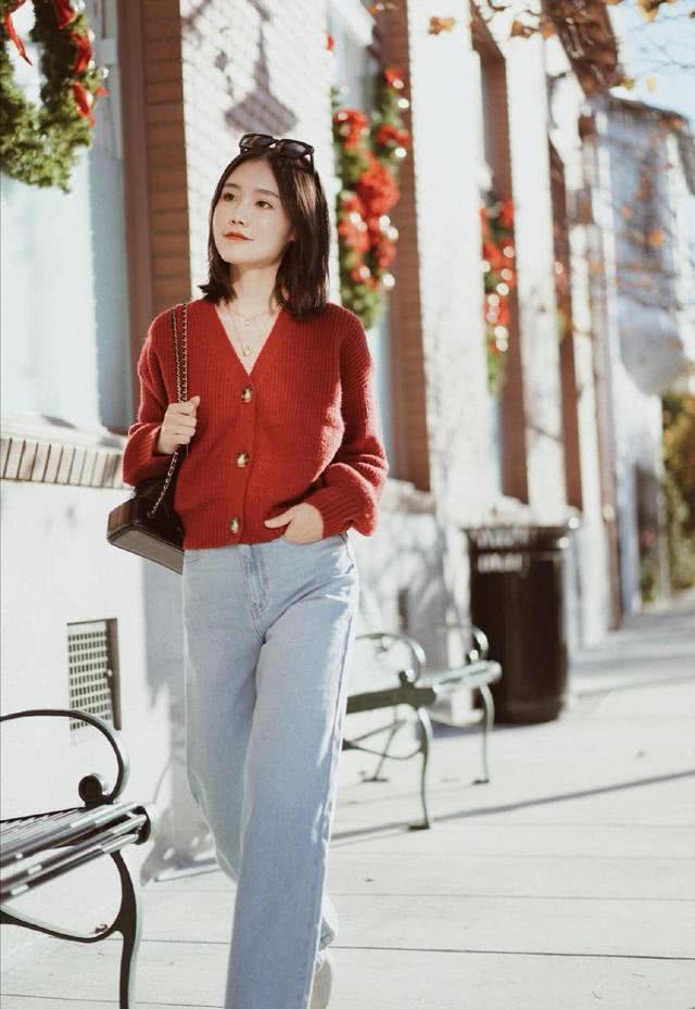 什么年龄的女生都可以，把2020年的“新年色”穿上身，显瘦又高级