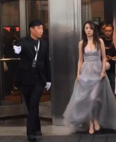 有种不安全叫王晓晨，无美颜镜头下暴露颜值身材，王小米中毒太深