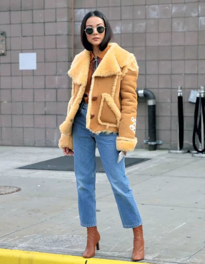 今年秋冬别穿大衣了，羊羔毛外套才是时尚首选！