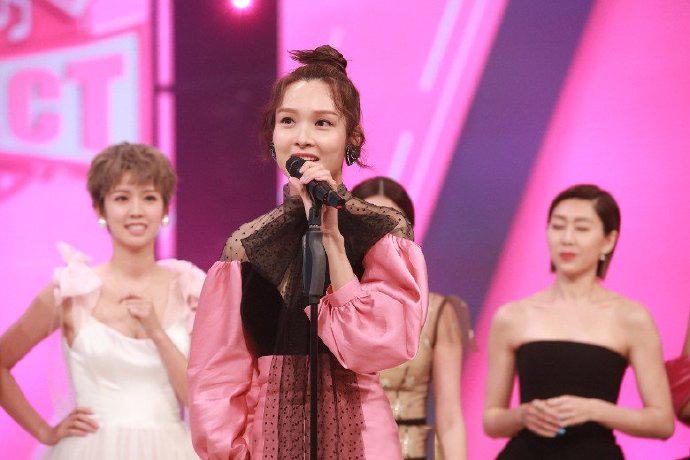 同样遭抵制,李佳芯两剧大剧被换角,工作量为零,可他却热度不减