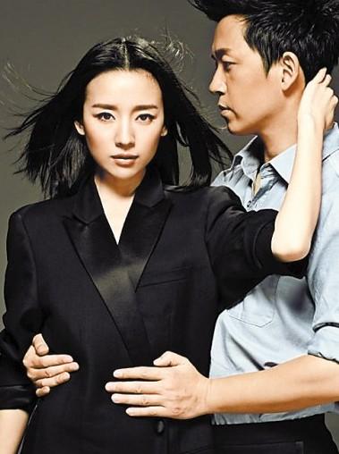 张亮宣布2017年已离婚，今年仍在节目秀恩爱，为圈钱欺骗观众？