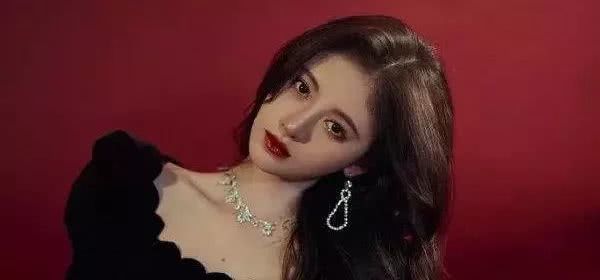 深受戚薇宋茜等女明星宠爱的夸张耳饰，时髦到让你抛弃所有耳钉