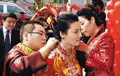 28岁嫁给百亿富豪,离婚6年搭上第2个富豪,成人生大赢家