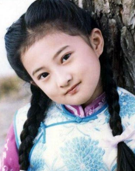 8岁被琼瑶看中一炮而红,为考北大退出娱乐圈,现39岁美丽依旧