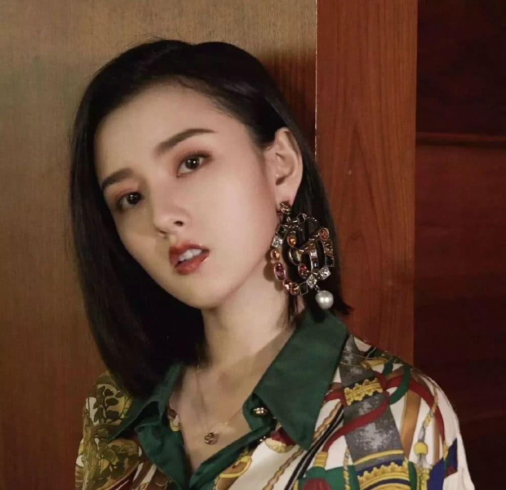 深受戚薇宋茜等女明星宠爱的夸张耳饰，时髦到让你抛弃所有耳钉