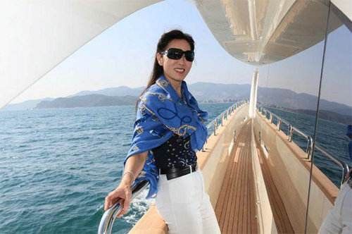 又该羡慕了，王思聪案翻篇，林宁斥资救子，她低调而且是厉害角色