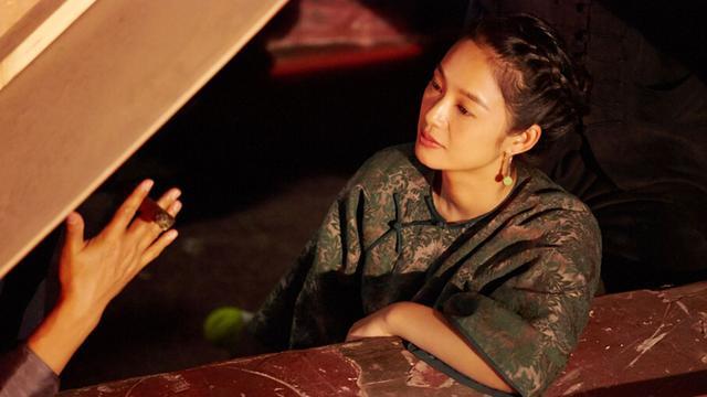 她出身富豪,因戏生情嫁给大自己16岁的姜文,如今已是3娃的妈