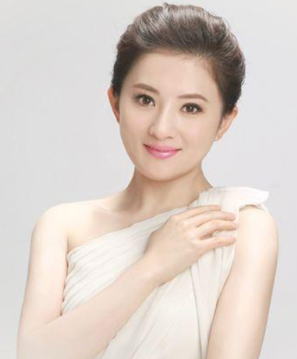 8岁被琼瑶看中一炮而红,为考北大退出娱乐圈,现39岁美丽依旧