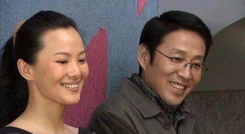 她陪伴陈道明8年,2亿身价不求名分,转头嫁给王菲初恋成赢家