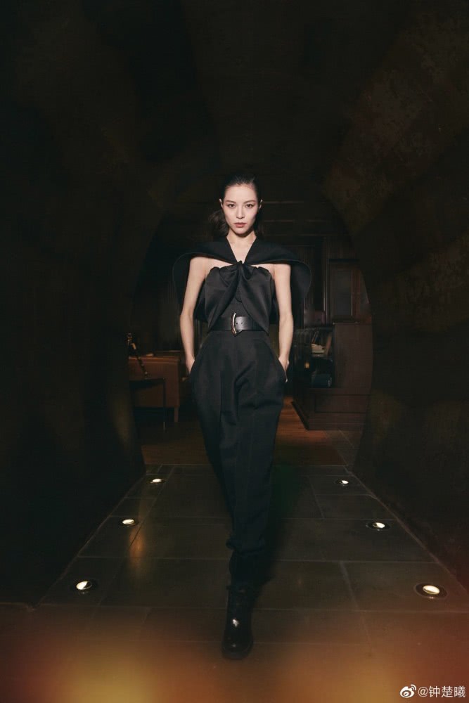 美女钟楚曦终于少女一回了！波点裙蝴蝶结发夹优雅更有女人味