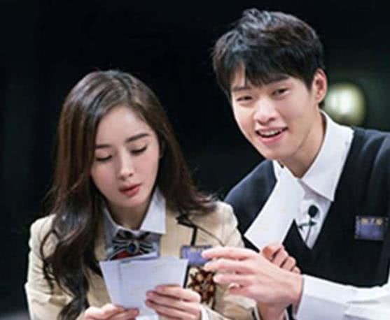 杨幂和魏大勋再撒糖,发同款照片还不够,一句文案甜到爆炸!