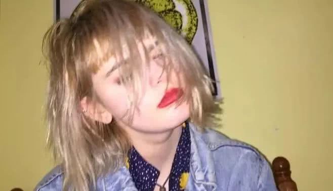 脸型很圆、很方的女生，很适合这几款卷发