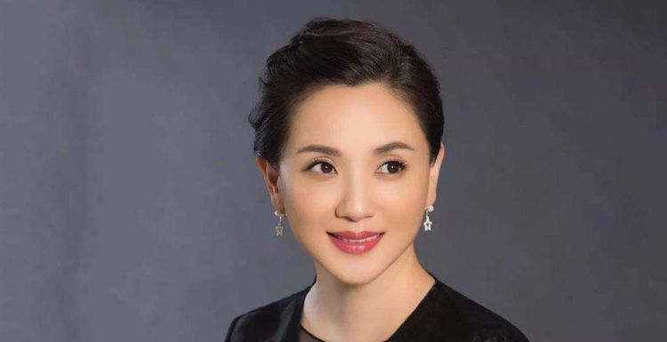 她是“国家一级演员”,为了丈夫守寡10年,今被二婚老公宠上天