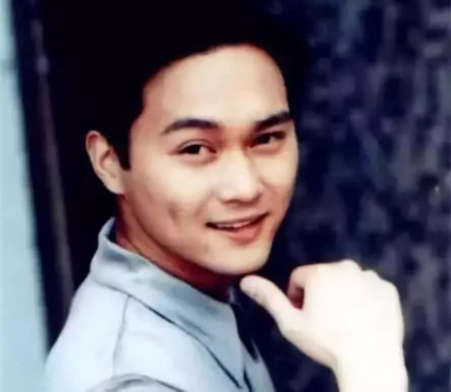 20位男星的18岁,黄磊貌若潘安却落榜,徐峥读上戏时头发还在