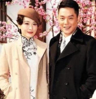 老婆把他捧红后，为娶嫩模抛弃21年的妻儿，今亲生子都不认他