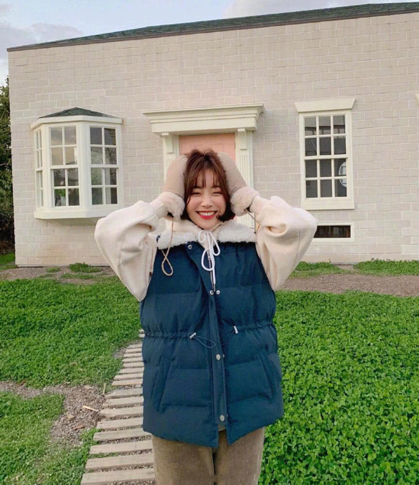 这位韩国小姐姐的冬季时尚搭配温暖又减龄,谁穿谁美