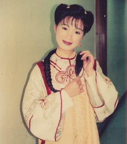 陈少霞生下女儿后 富商老公开游艇陪她拍广告,还出千万资金支持