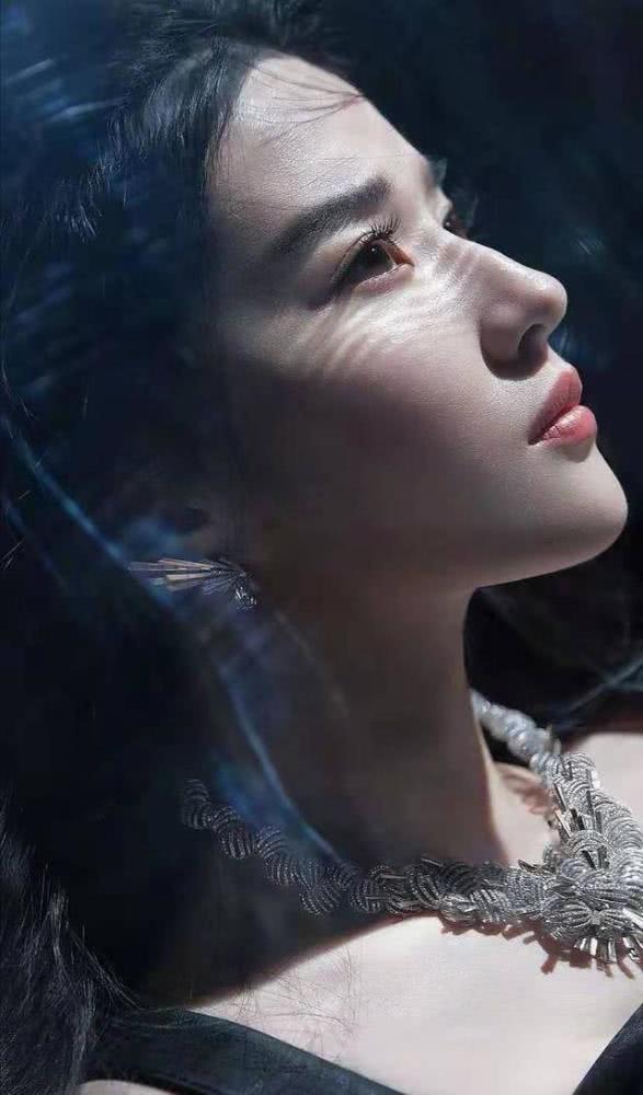 神仙姐姐刘亦菲化身花木兰上演红黑双面人生,骑马造型太惊艳